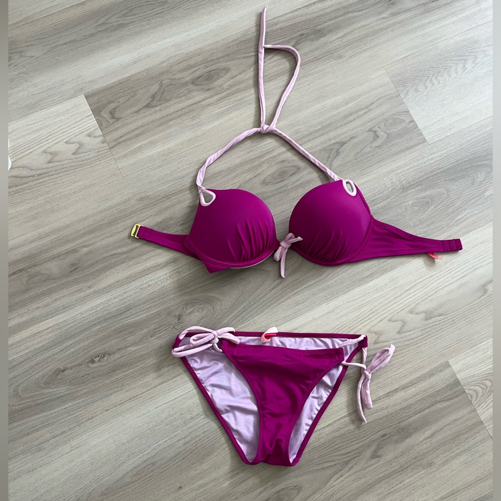 Victoria‘s Secret Purple Bombshell Bikini 32D/34C
